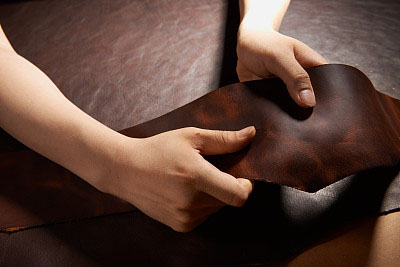 當皮革變濕時該怎么辦:3個關鍵步驟 當皮革變濕時該怎么辦:3個關鍵步驟