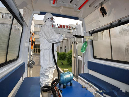 如何從地下室除濕機中排水？